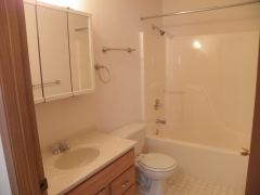 Real Estate - 502 504 Meadowcrest, Kirksville, Missouri - Bathroom